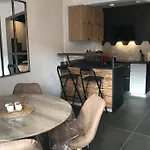 Grande Terrasse Emplacement Au A 1 Minute De La A Pieds 公寓
