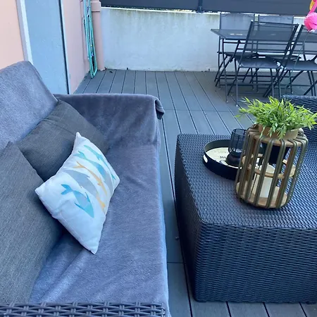 Grande Terrasse Emplacement Au A 1 Minute De La A Pieds *