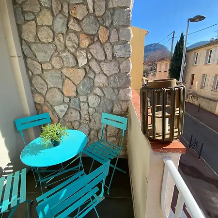 Grande Terrasse Emplacement Au A 1 Minute De La A Pieds アパート カシ