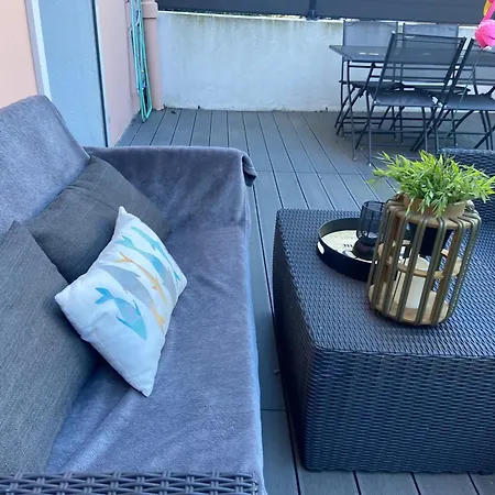 Grande Terrasse Emplacement Au A 1 Minute De La A Pieds *