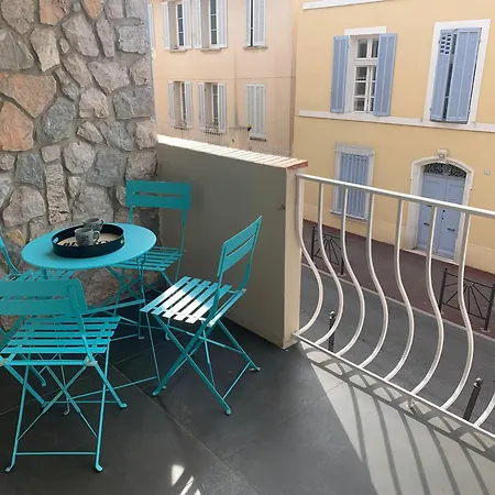 Grande Terrasse Emplacement Au A 1 Minute De La A Pieds Cassis