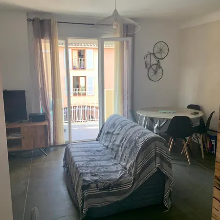 Grande Terrasse Emplacement Au à 1 Minute De La à Pieds *